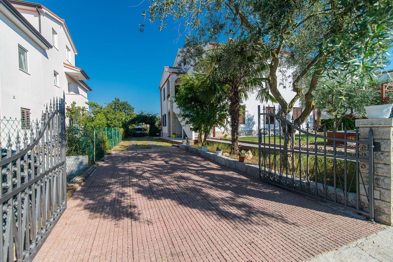 Apartments Dino Porec Exterior photo